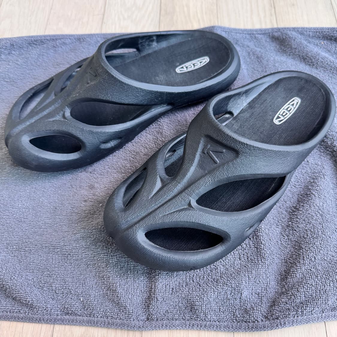 킨 KEEN 샨티 슬라이드 블랙 상품이미지3