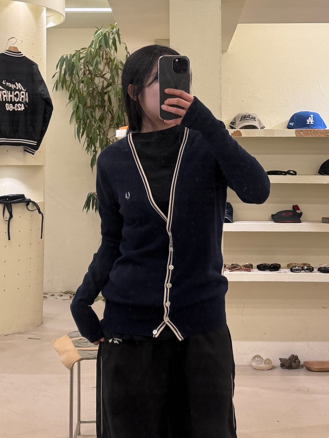 프레드 페리 로렐 로고 브이넥 가디건 U532 상품이미지1