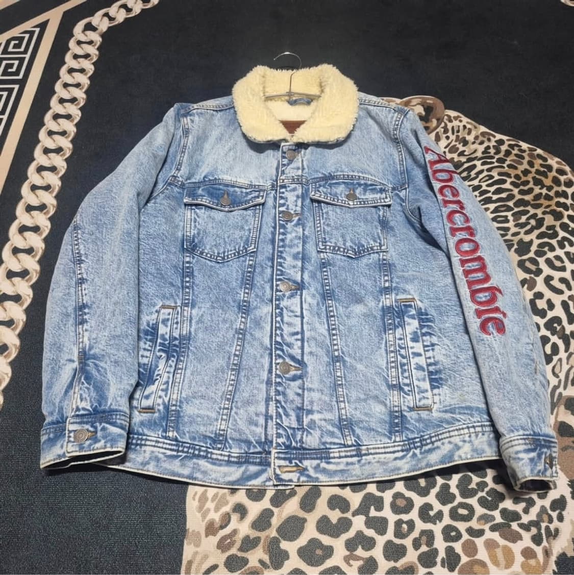 (희귀)아베크롬비앤피치 엠브로이더리드 셰르파 데님 트러커 자켓 XL 상품이미지1