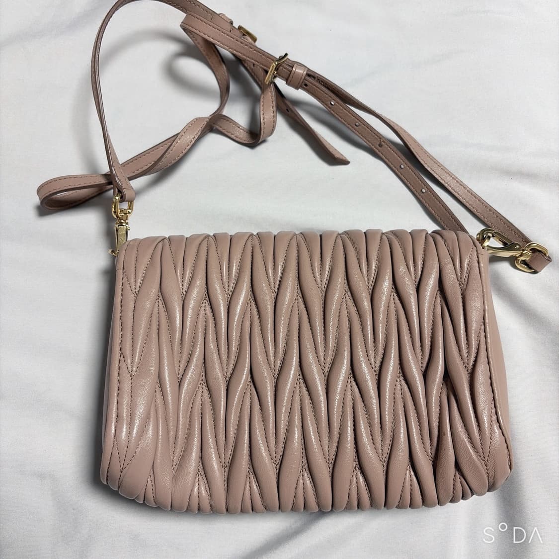 미우미우 마테라쎄 크로스백 핑크 (정) 상품이미지2