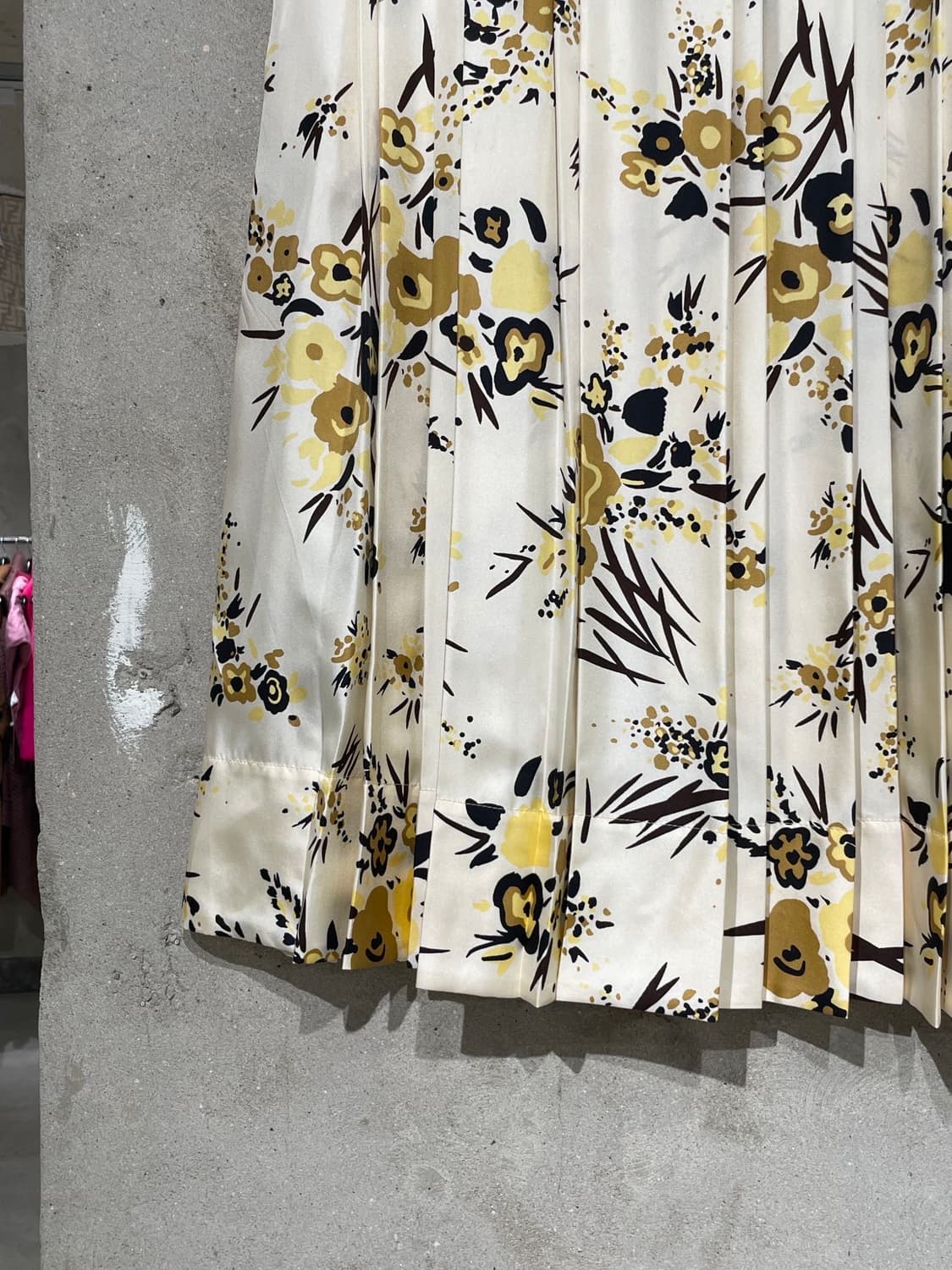 토리버치 크림 플로럴 플리츠 실크 트윌 롱 스커트 상품이미지4