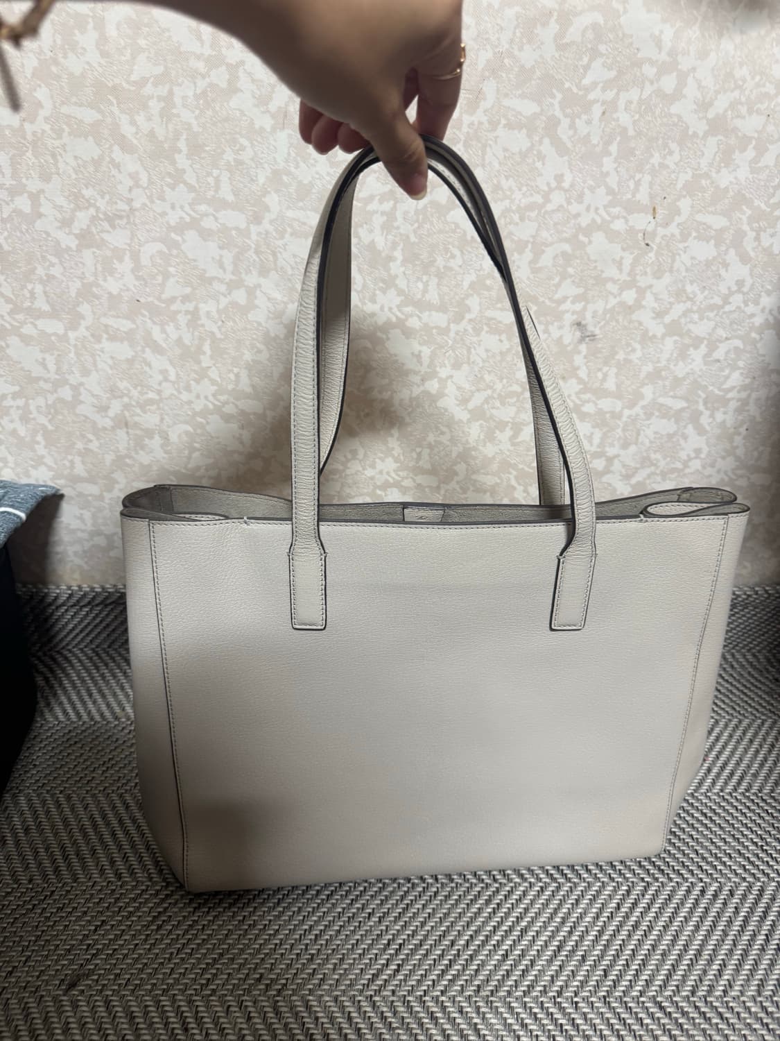 안야힌드마치 숄더백 상품이미지2
