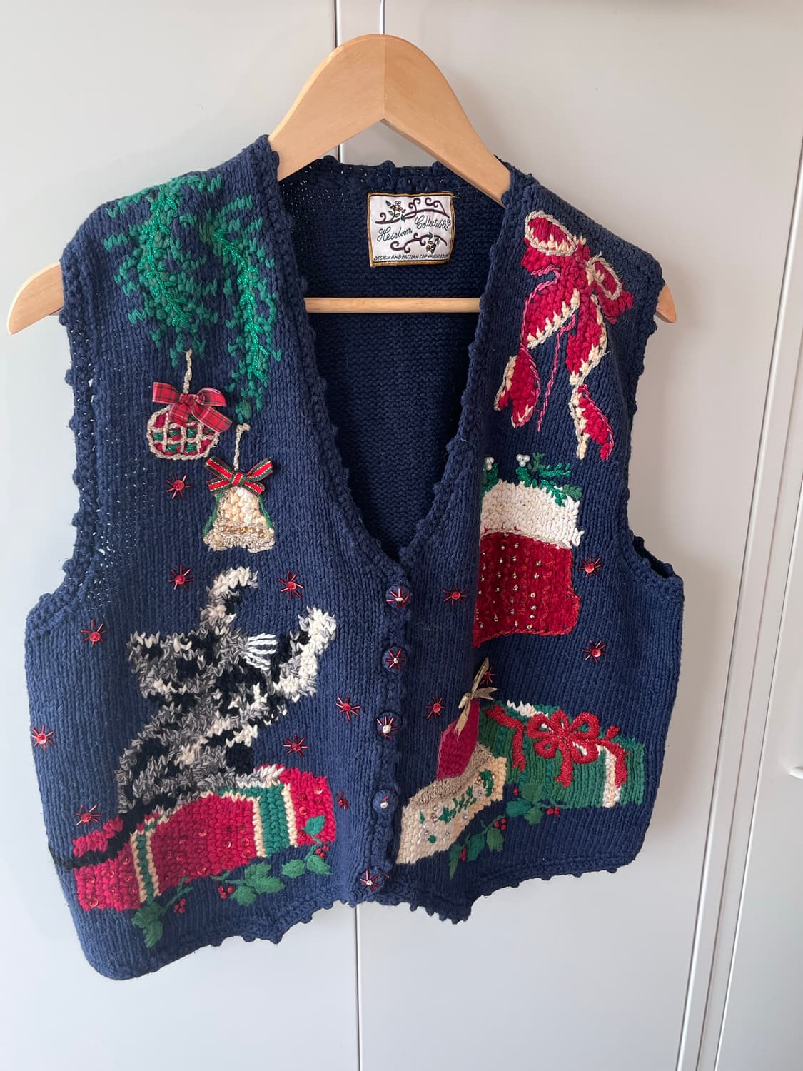 Heirloom collection 크리스마스 고양이 자수 니트 조끼 상품이미지8