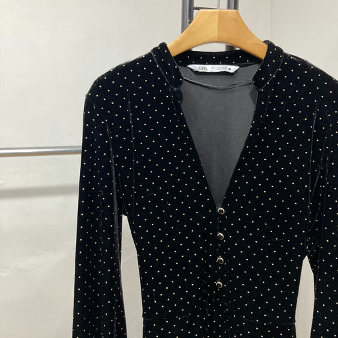 자라(ZARA) 벨벳 도트 패턴 벨티드 미니 원피스 상품이미지5