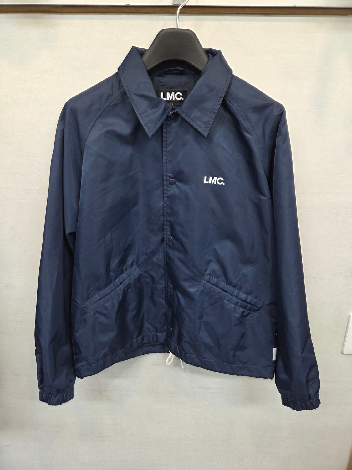 Lmc 레터링 빅백로고 코치자켓 s 다크네이비  상품이미지1