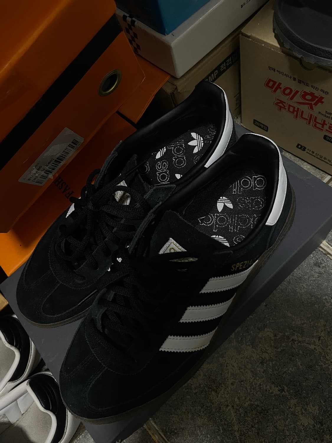 아디다스 스페지알 블랙 팔아요!(265) 상품이미지1