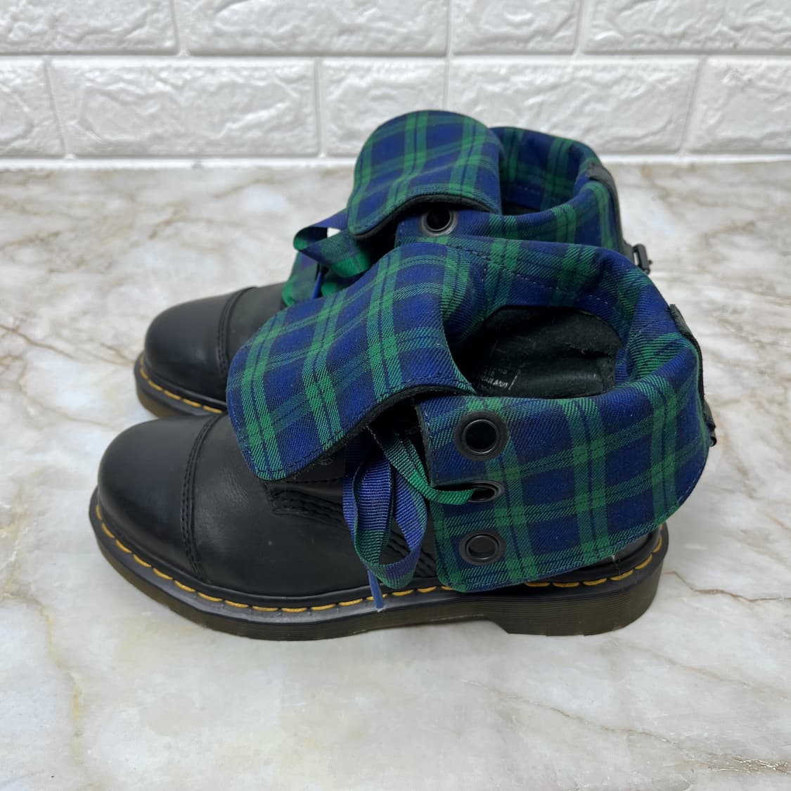 Dr. Martens Amelia Tartan Fold boots 230 상품이미지4