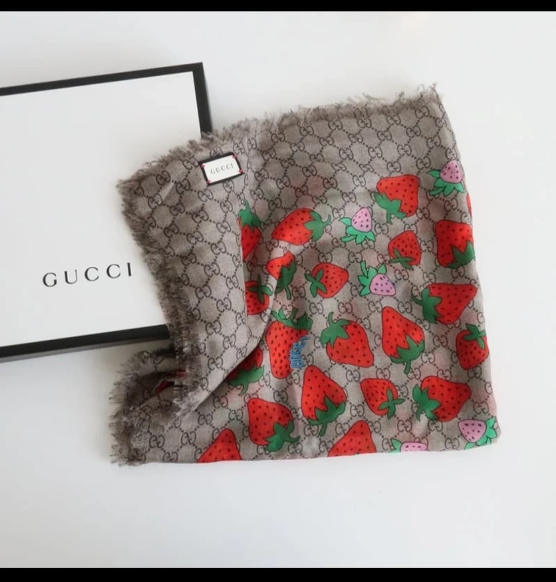 구찌 딸기 스카프 상품이미지3