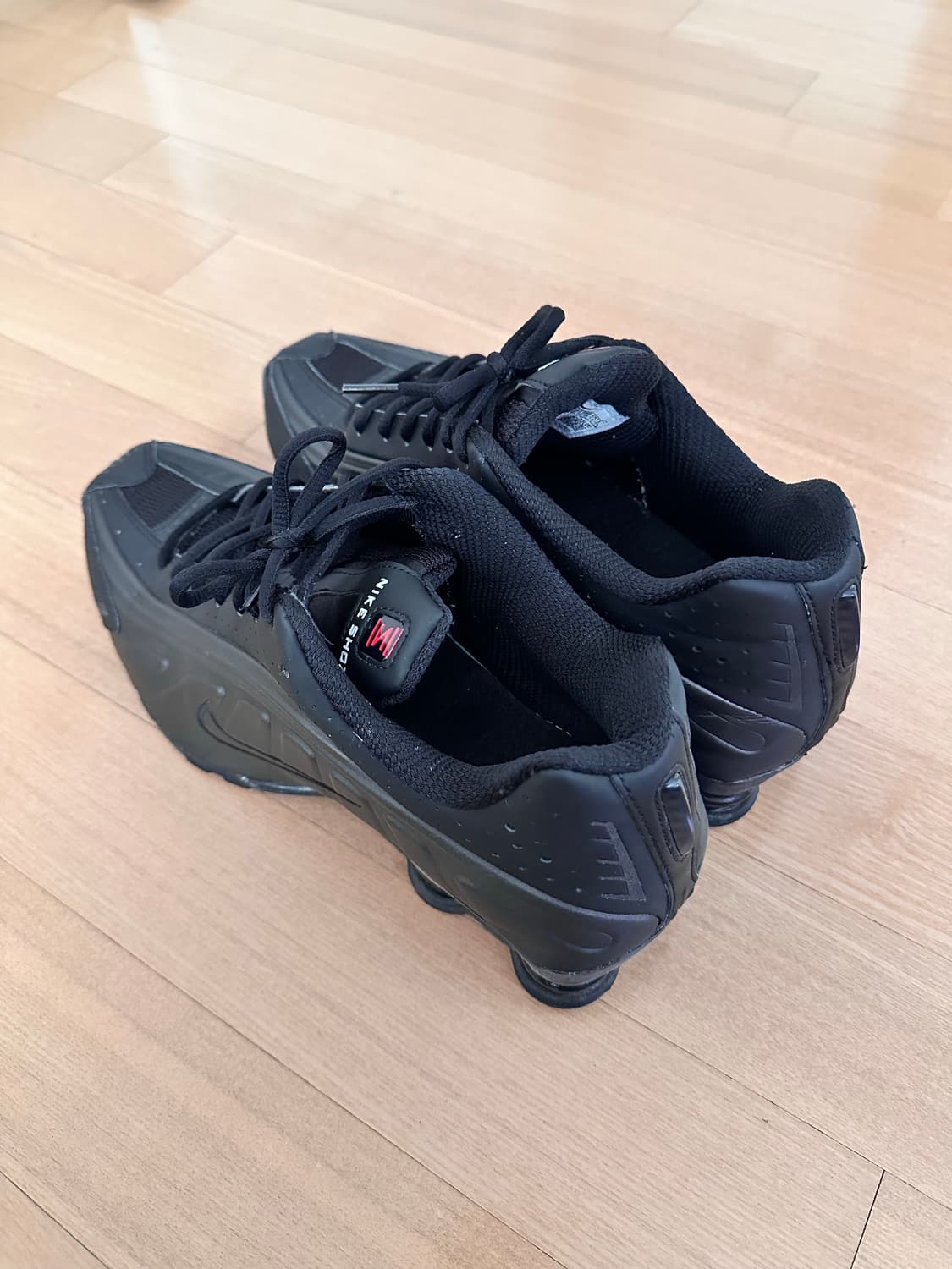 나이키 샥스 r4 블랙 브라이튼 크림슨 285 상품이미지4