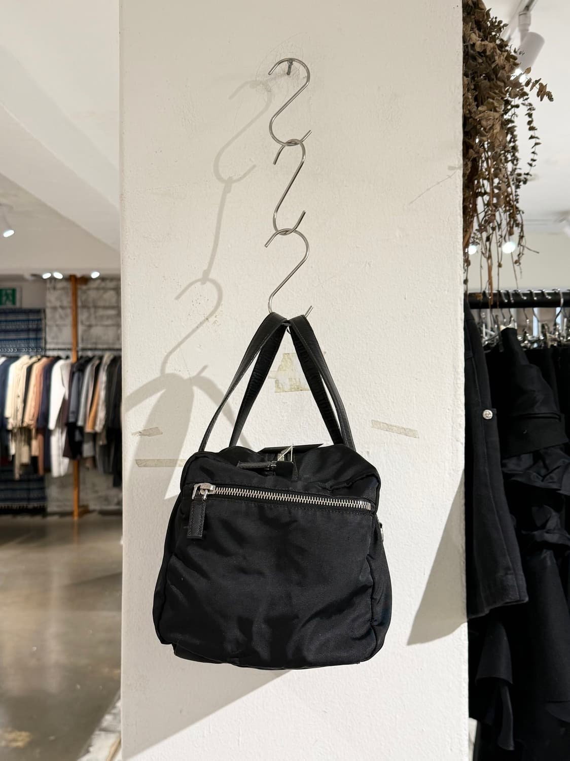 프라다 블랙 포코노 나일론 볼링백 상품이미지4