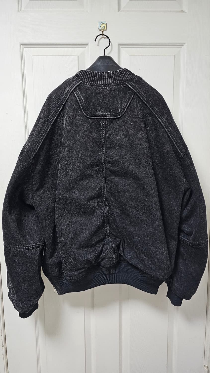 48 준지 데님 마원 트러커 디자인 MA-1 점퍼 블랙 23FW 착장 상품이미지2