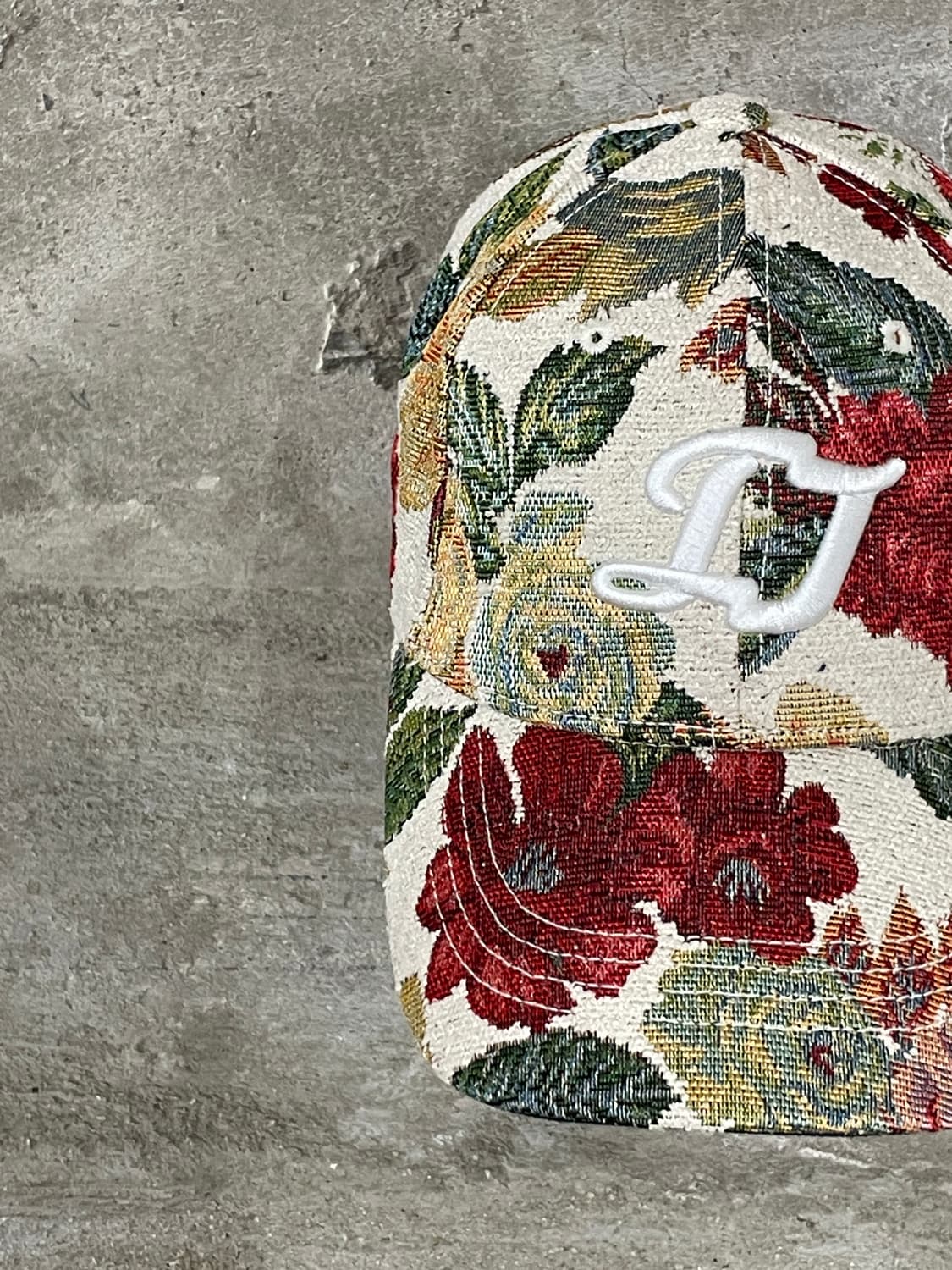 아더에러 23S/S 아이보리 커시브 trs 플로럴 볼캡 상품이미지4