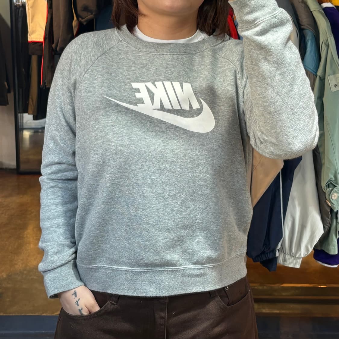 나이키 그레이 맨투맨 상품이미지1