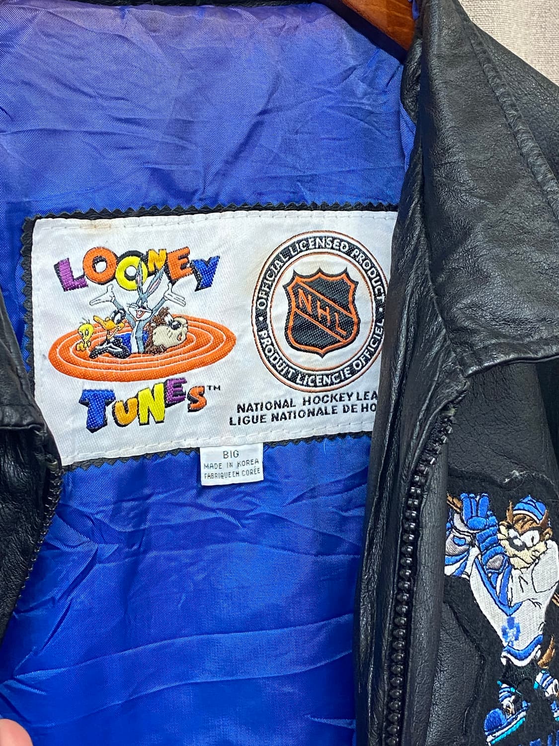 90s 루니툰즈 레더 바시티 자켓 상품이미지3