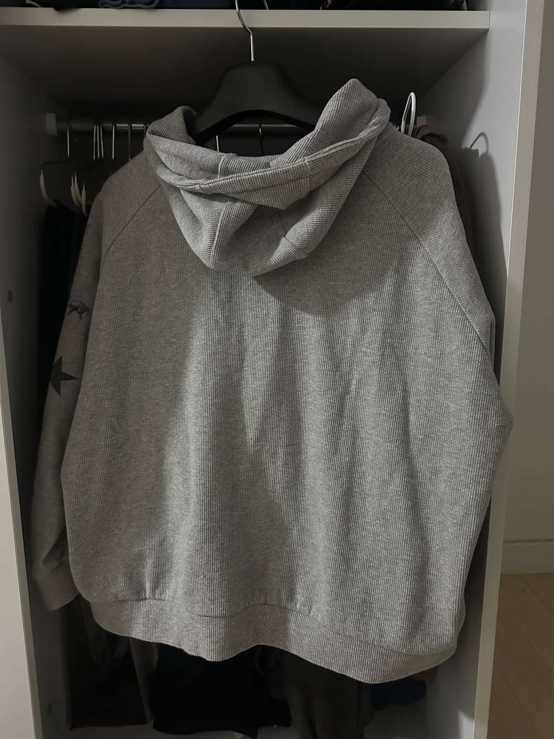 PRINTED WAFFLE ZIP-UP HOODIE (GREY) 상품이미지3