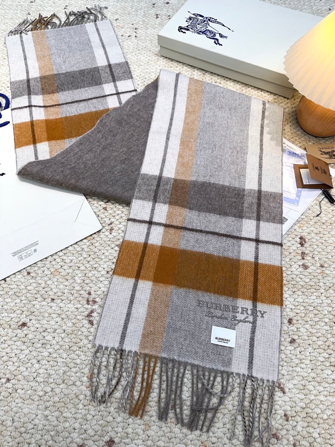 버버리숙녀 리버서블 스카프100% 램스울
 상품이미지5