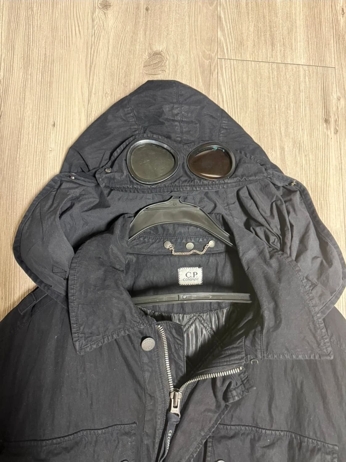 C.P. Company 고글 후드 자켓 블랙 상품이미지1