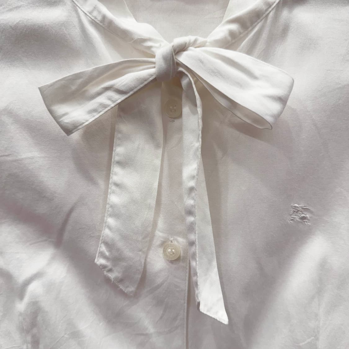 버버리 런던 리본 타이 블라우스 클래식 셔츠 자수 로고 디테일 화이트 상품이미지6