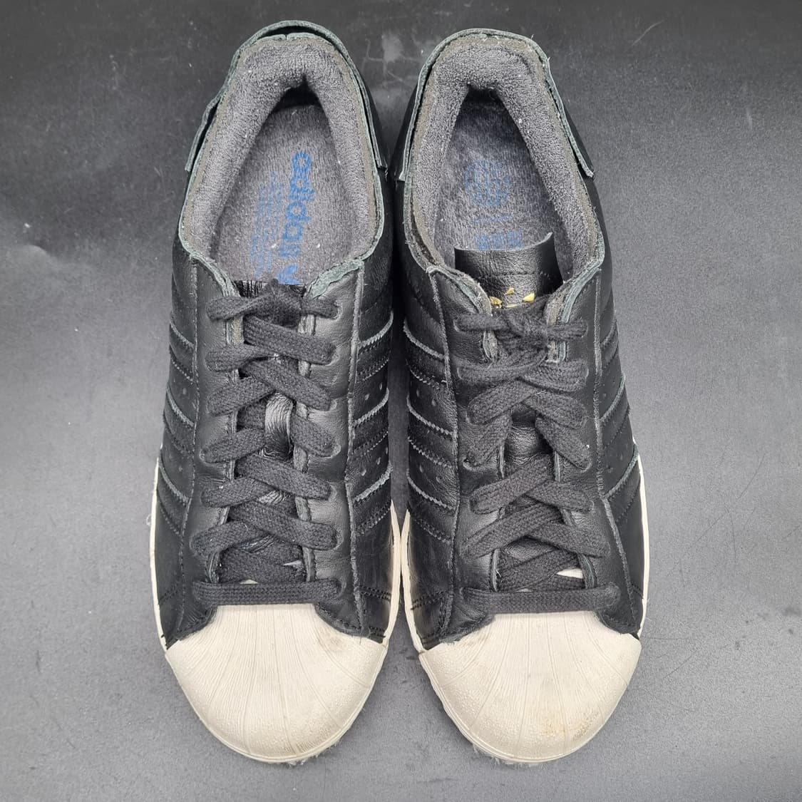 아디다스 슈퍼스타 82 블랙 스니커즈255 상품이미지2