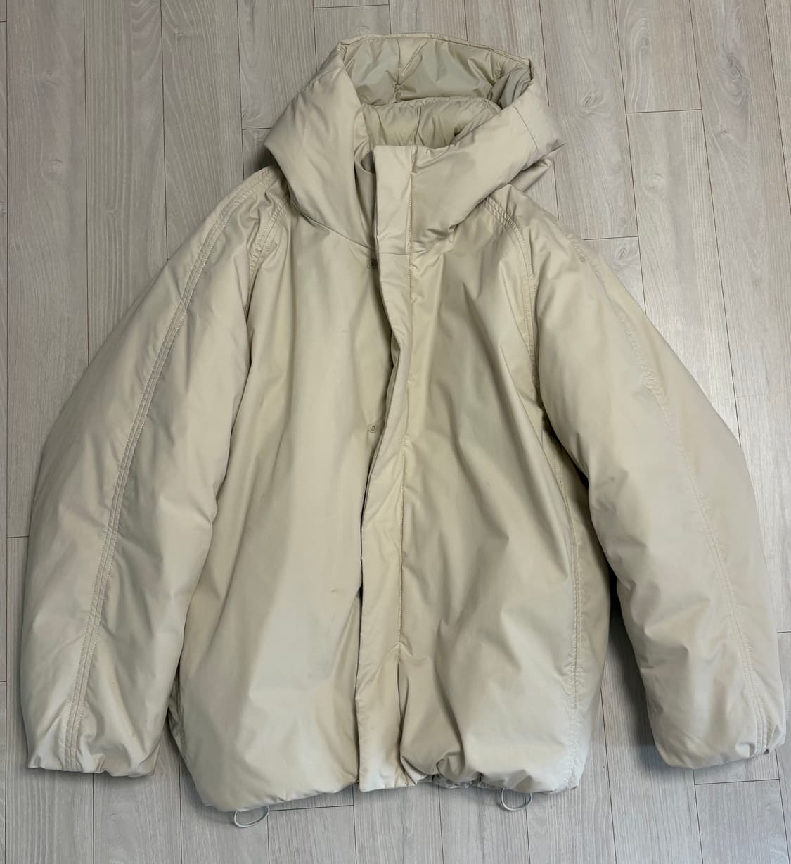 유니클로u 퍼프테크 볼륨 파카 내츄럴 / L 상품이미지3