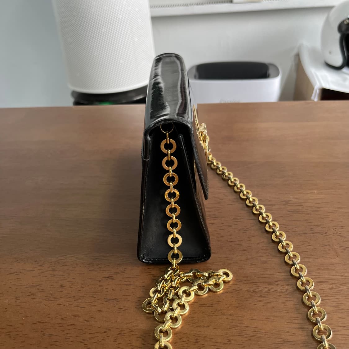 페레가모 간치니 페이턴트 체인 크로스백 상품이미지4