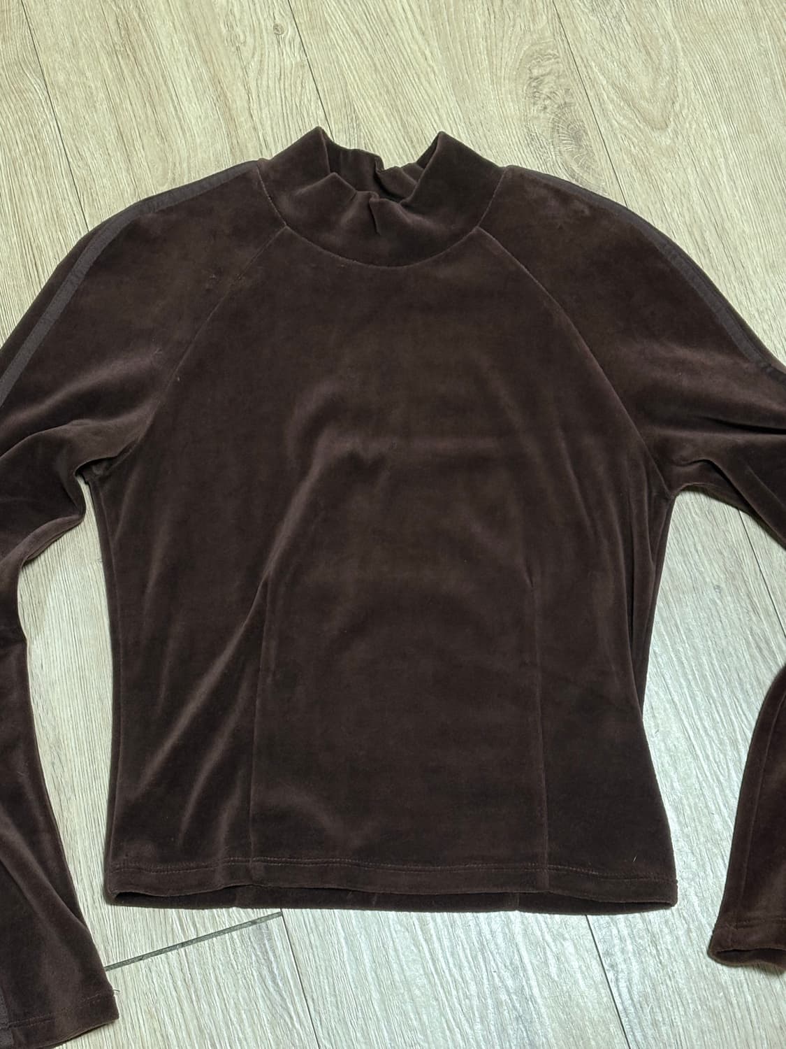 아모멘토 벨루아 롱슬리브 상품이미지2