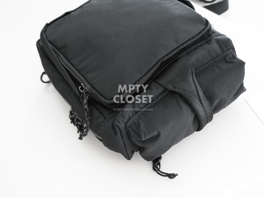 커스텀멜로우 블랙 나일론 미니 크로스백 상품이미지2