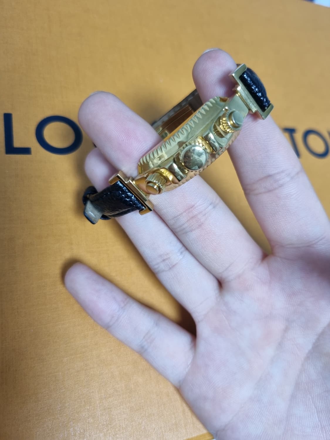 드바스크 금장 가죽 팔찌 상품이미지5