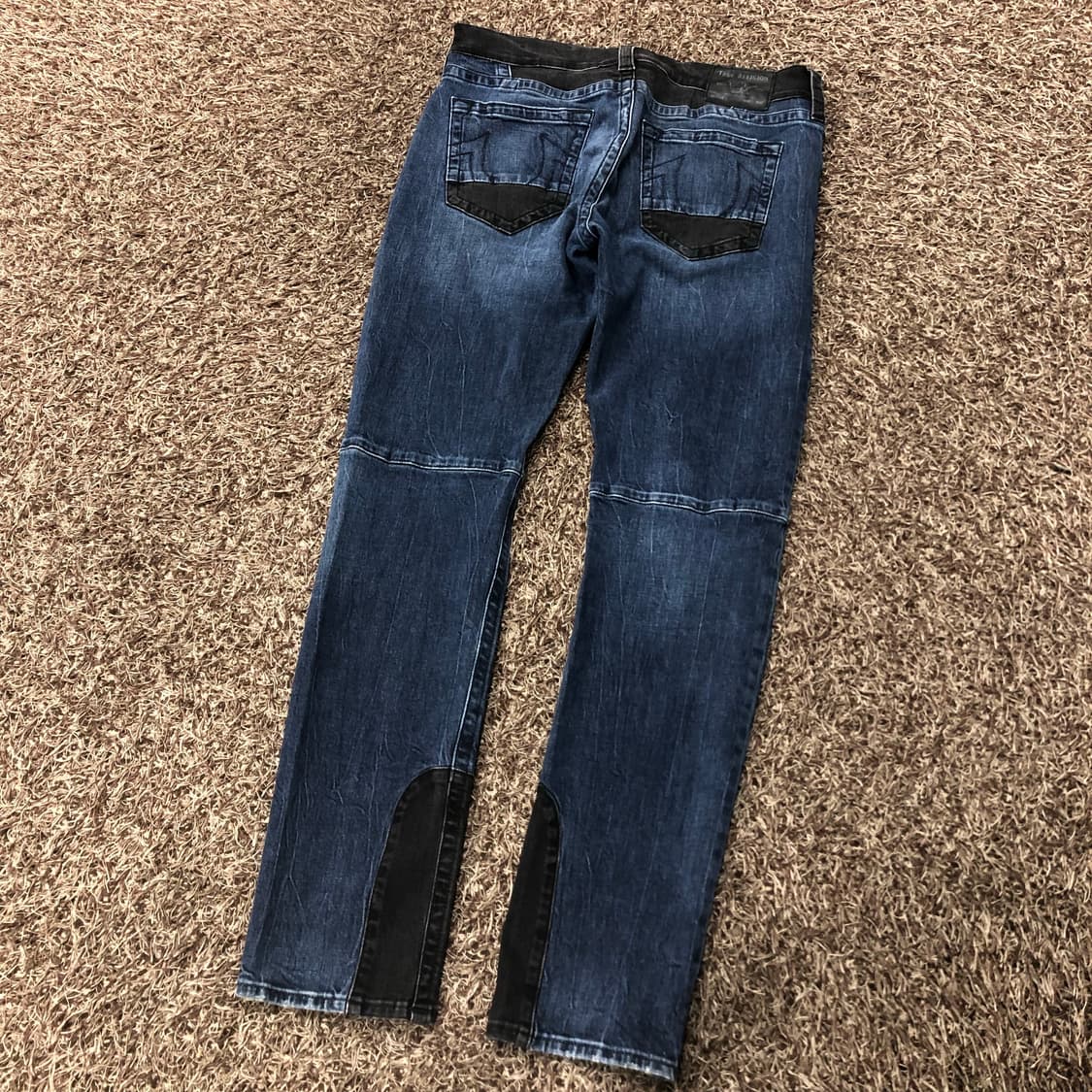 38 트루릴리전 워싱 패치 디테일 데님 팬츠 상품이미지2