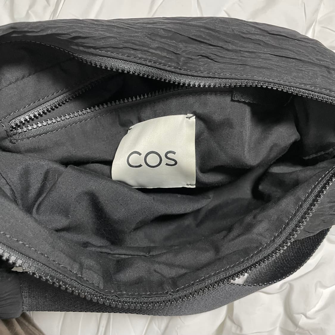 COS 코스 스모크드 크로스바디 백 블랙 상품이미지6