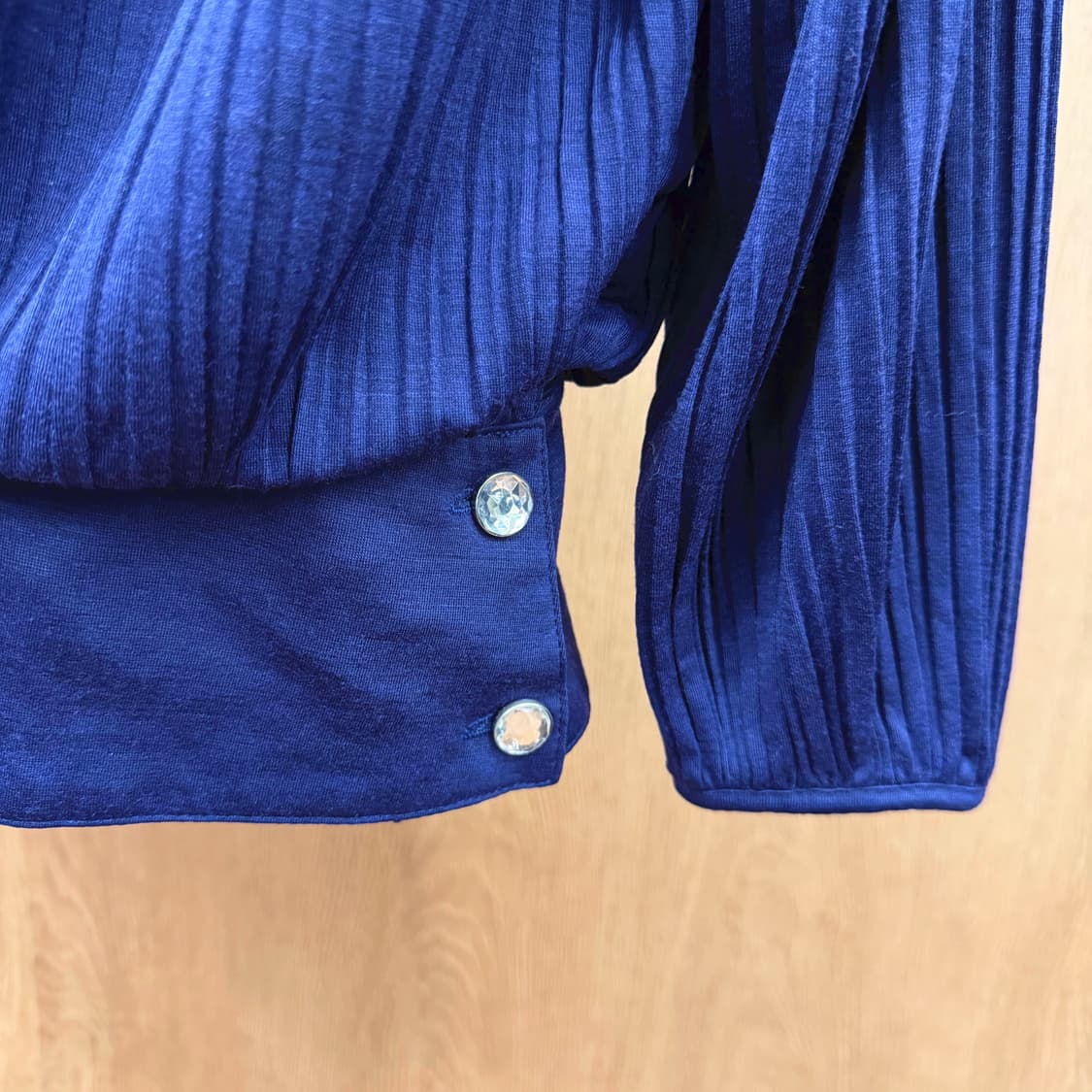 미스 끌로에 라운드넥 블라우스 A라인 미디 스커트 플리츠 디테일 딥 퍼플 상품이미지6