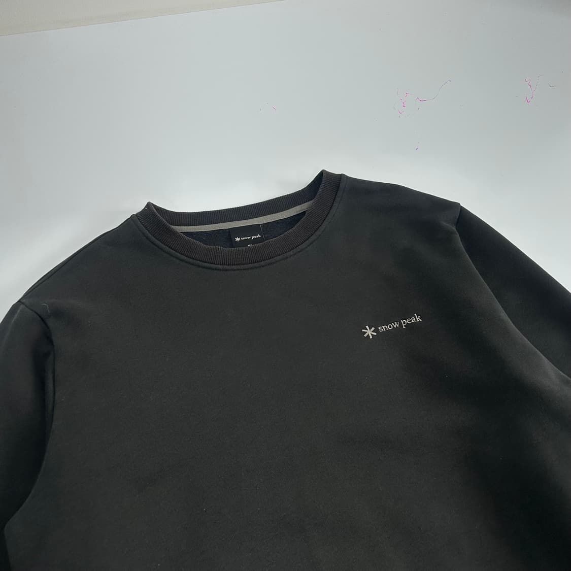 Snow peak 스노우피크 스몰로고 차콜 맨투맨  상품이미지4