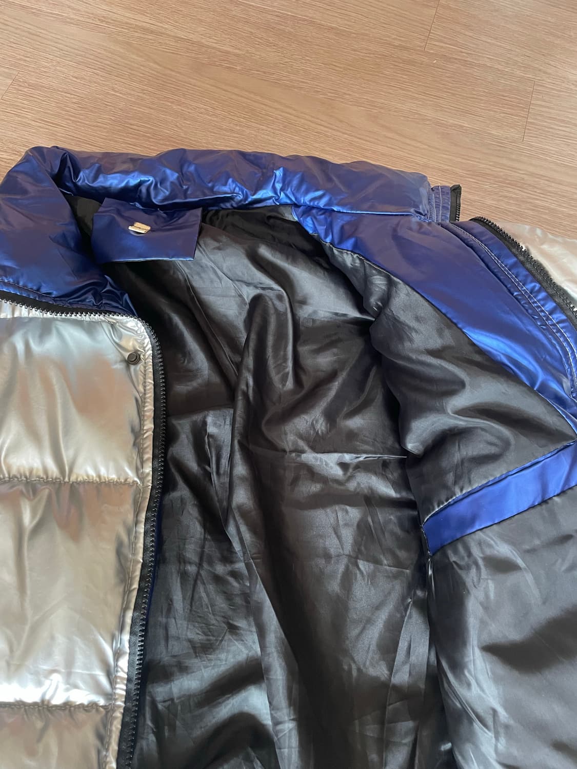 글로시 실버 디테일 푸퍼 자켓 상품이미지4