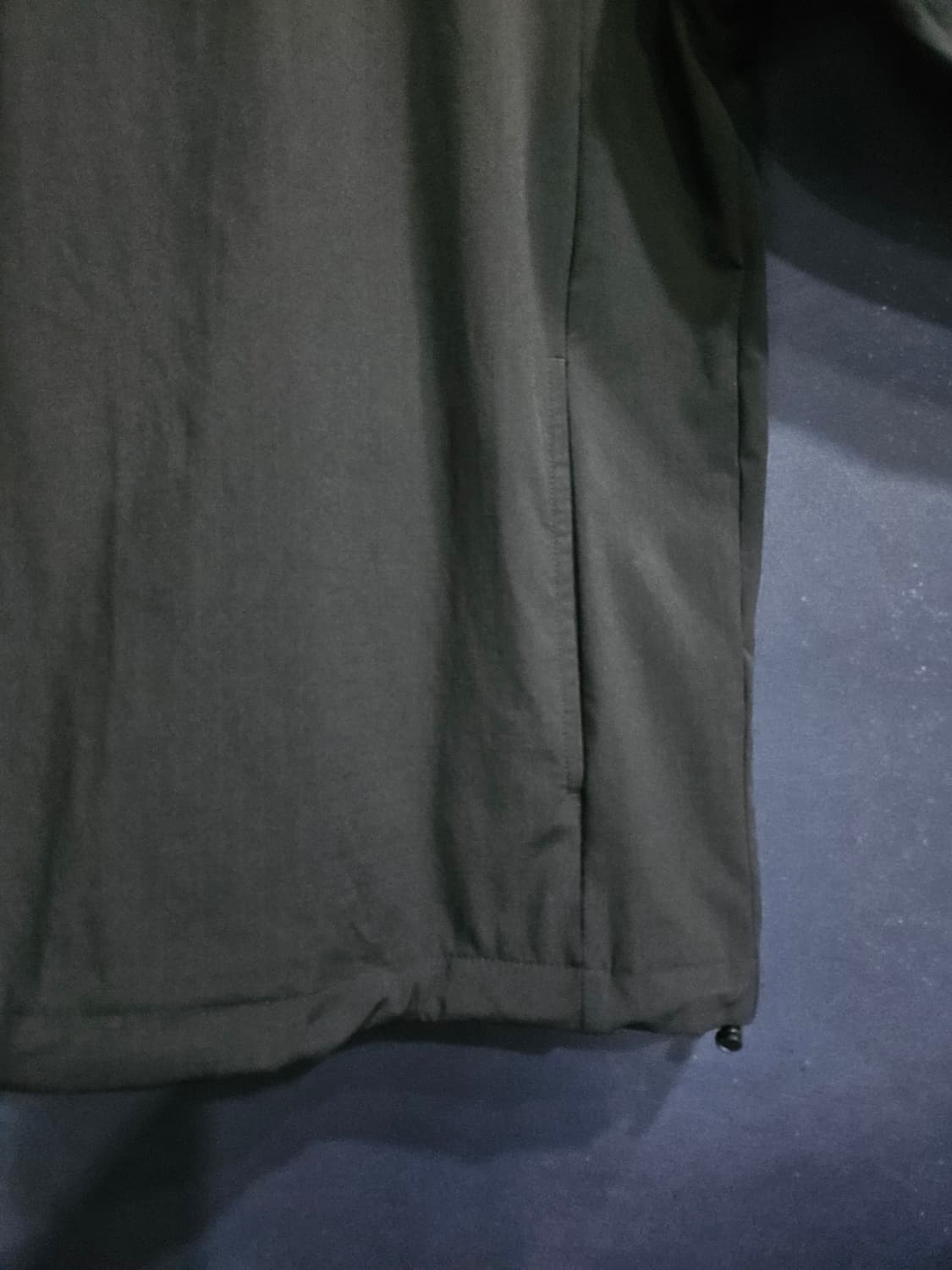 네파 블랙 남성 세미오버핏 95 바스락 포켓 긴팔티  상품이미지6