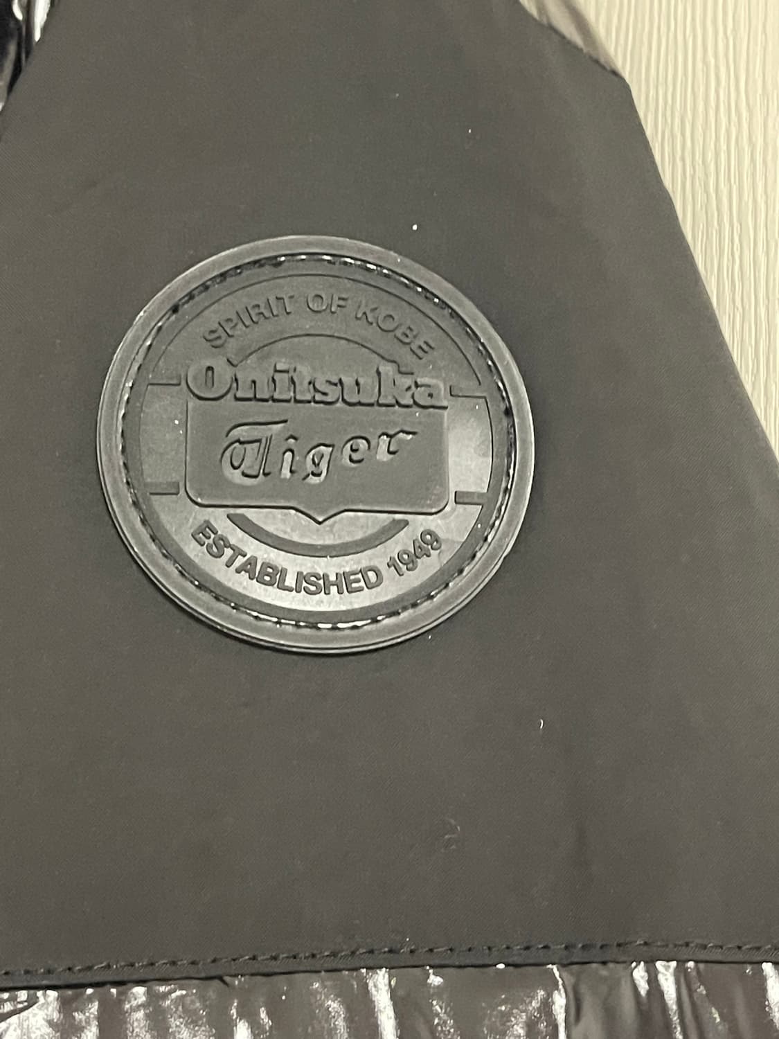 오니츠카 타이거 덕 다운 아우터 블랙 M 상품이미지4