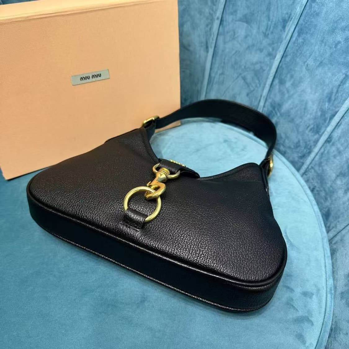 미우 미우 마드라스 레더 호보백 블랙 상품이미지3