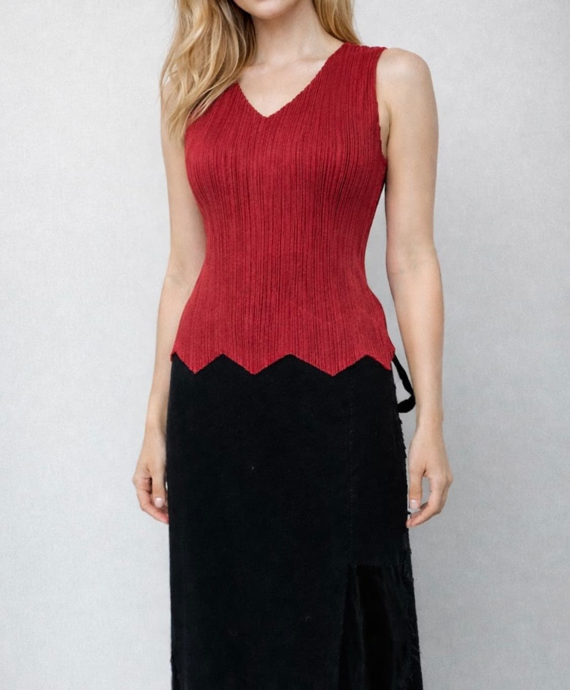 이세이미야케 플리츠플리즈 지그재그 헴 슬리브리스 탑 상품이미지1