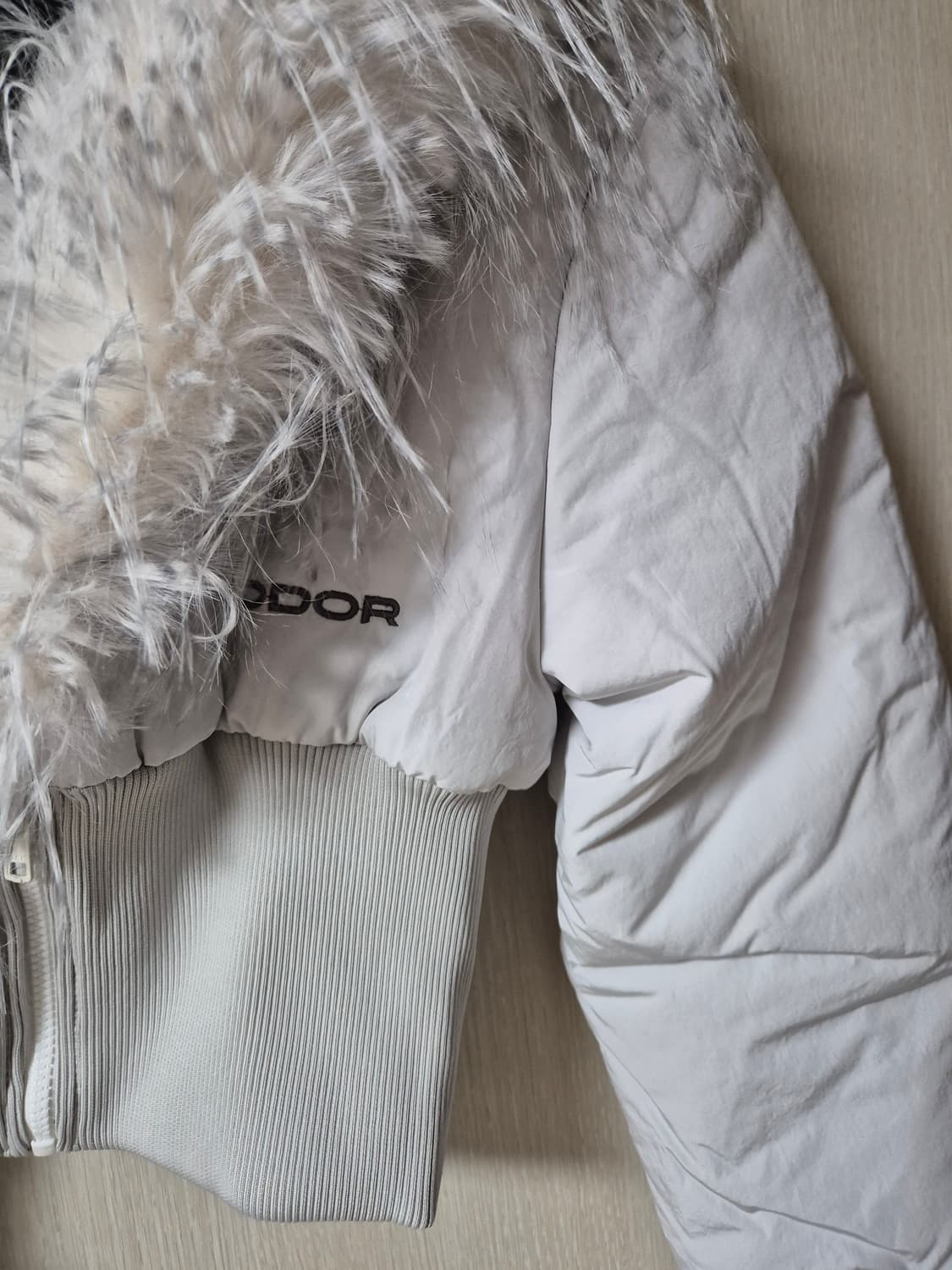 (새제품) 오도어 퍼 크롭 패딩 (25년) ODOR Trich colla 상품이미지5