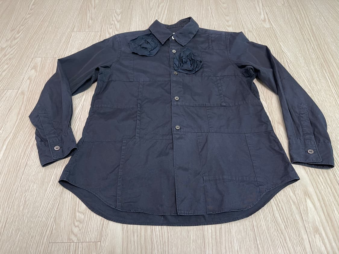 꼼데가르송 로브드 샹브레 플라워 데코 셔츠 AD2000 상품이미지4