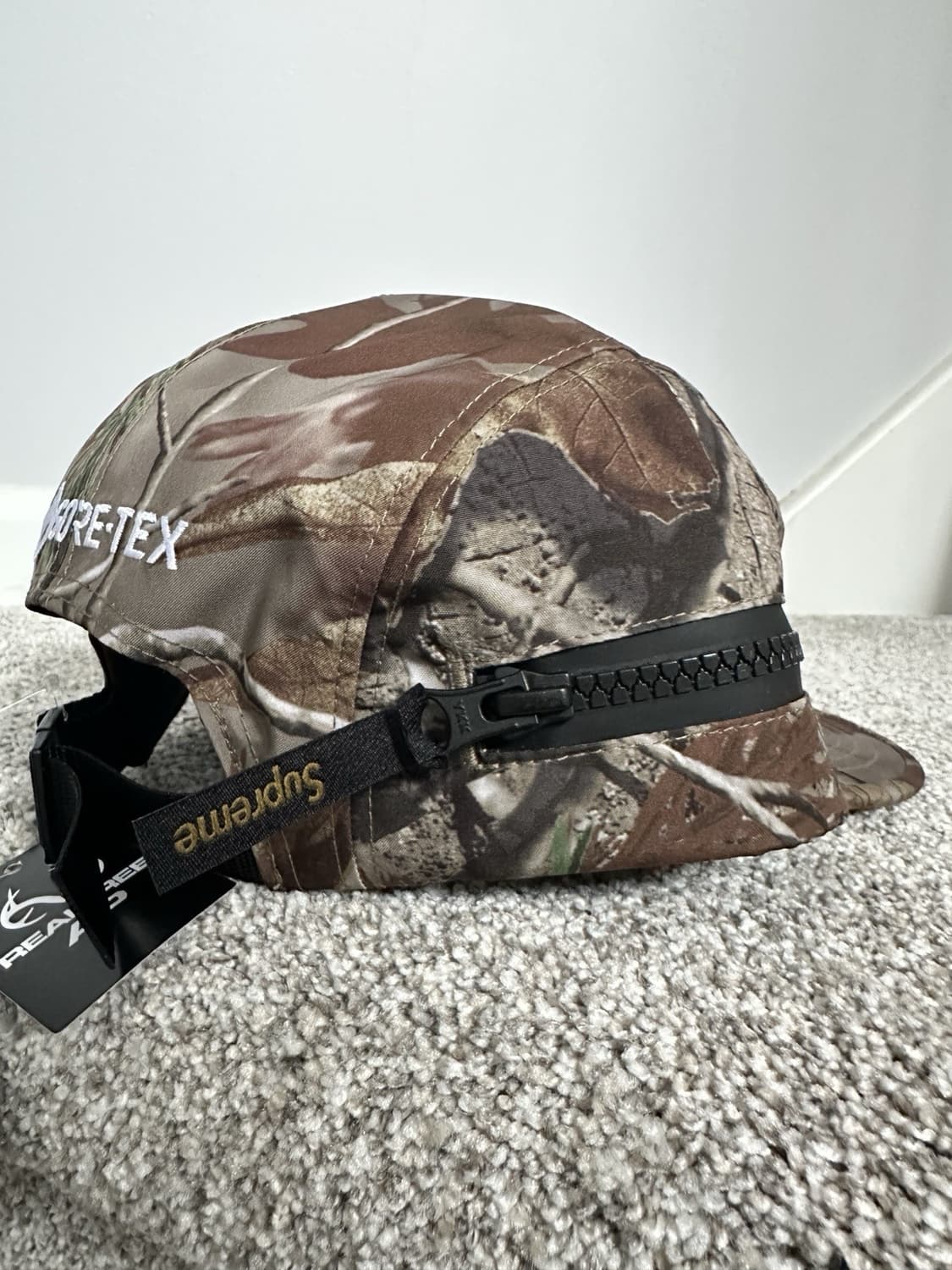 슈프림 GORE-TEX 리얼트리 카모 지퍼 캡 상품이미지3