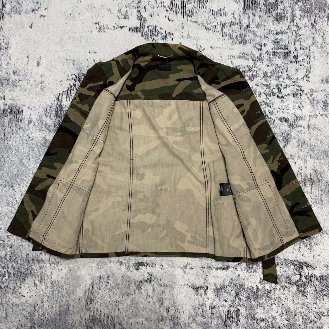 (국문탭) 생로랑 15fw 밀리터리 스터드 카모자켓 L 상품이미지3