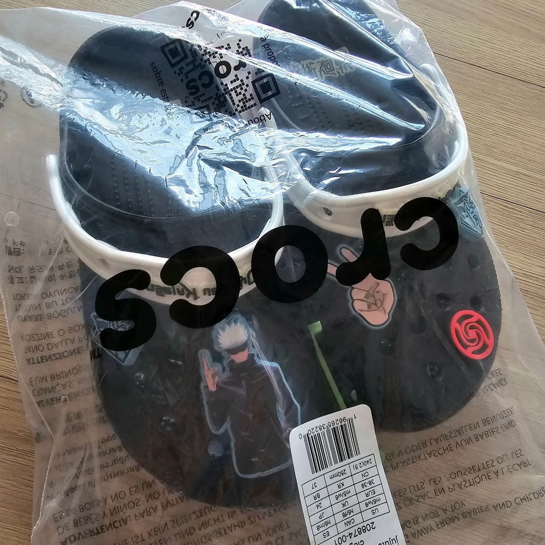 예약.250 새제품) 크록스 x 주술회전 클래식 클로그 블랙 208874 상품이미지2