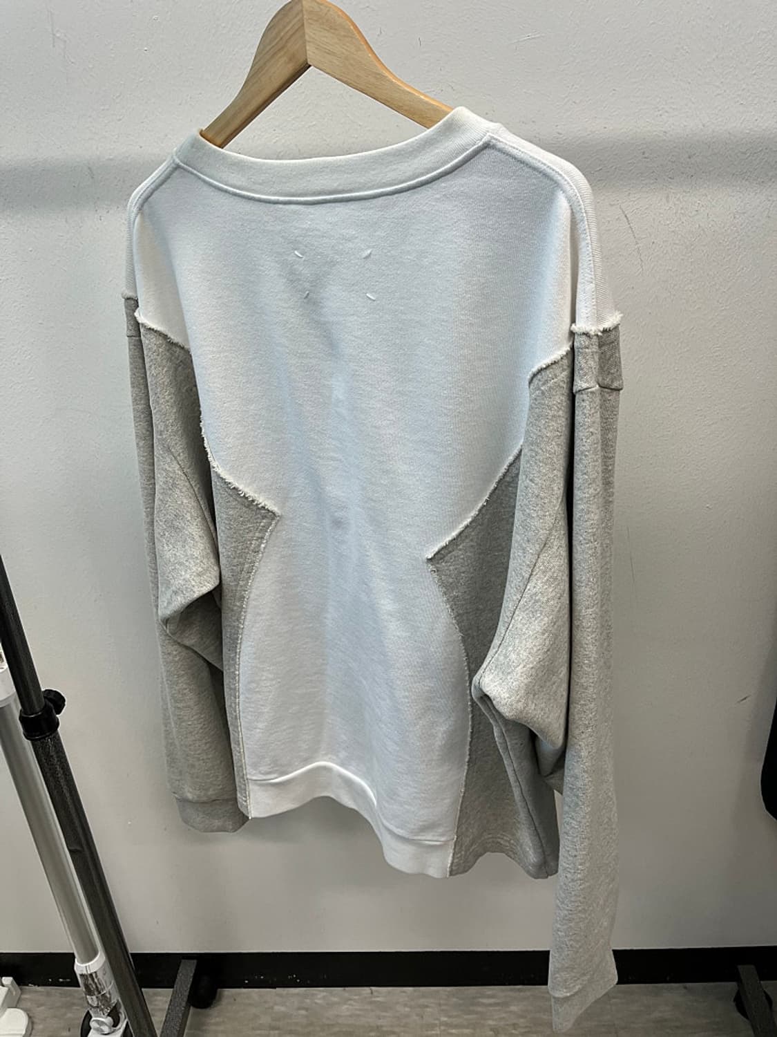 105) 마르지엘라 20AW 디컨스트럭티드 오버 맨투맨  상품이미지7