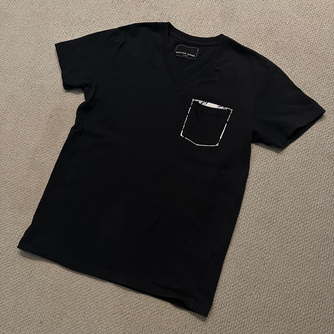 넘버나인 NUMBER (N)INE 블랙 V넥 포켓 티셔츠 상품이미지2