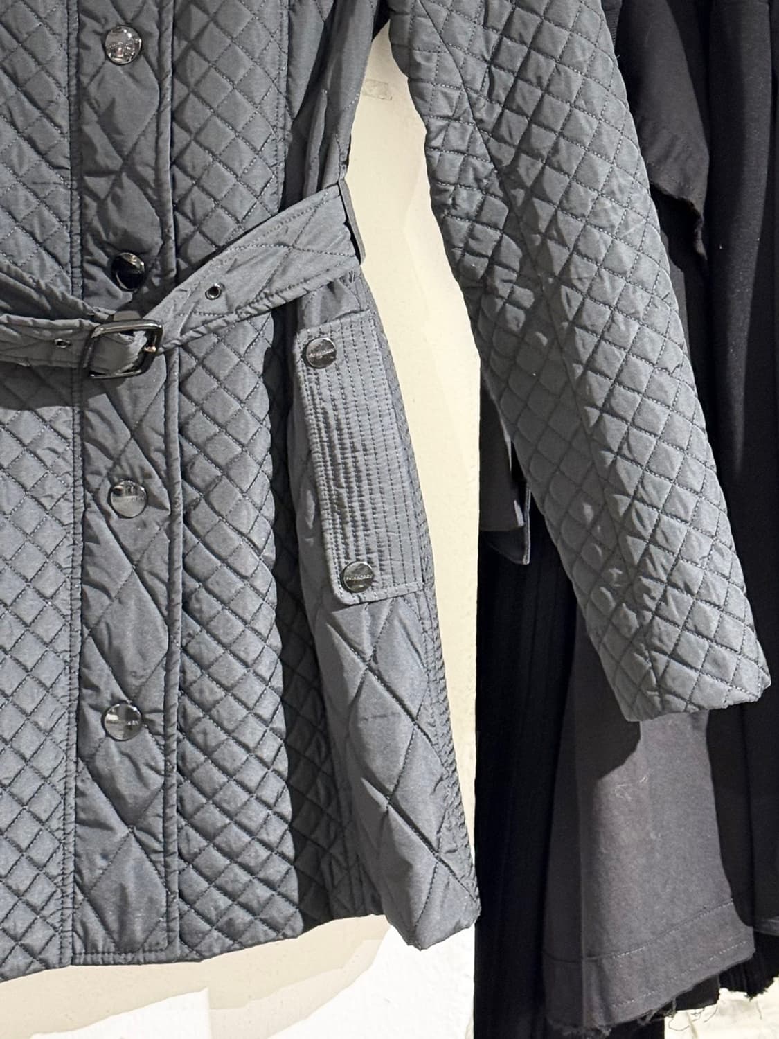 버버리 블랙 벨티드 퀼팅 코트 상품이미지5