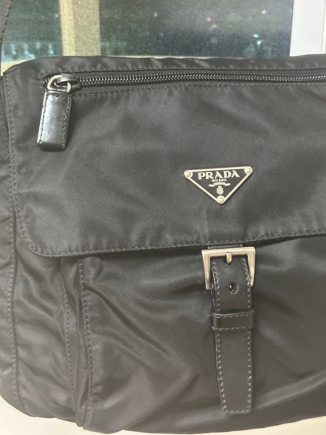 프라다 나일론 포코노 버클 크로스백 주우재백 상품이미지3