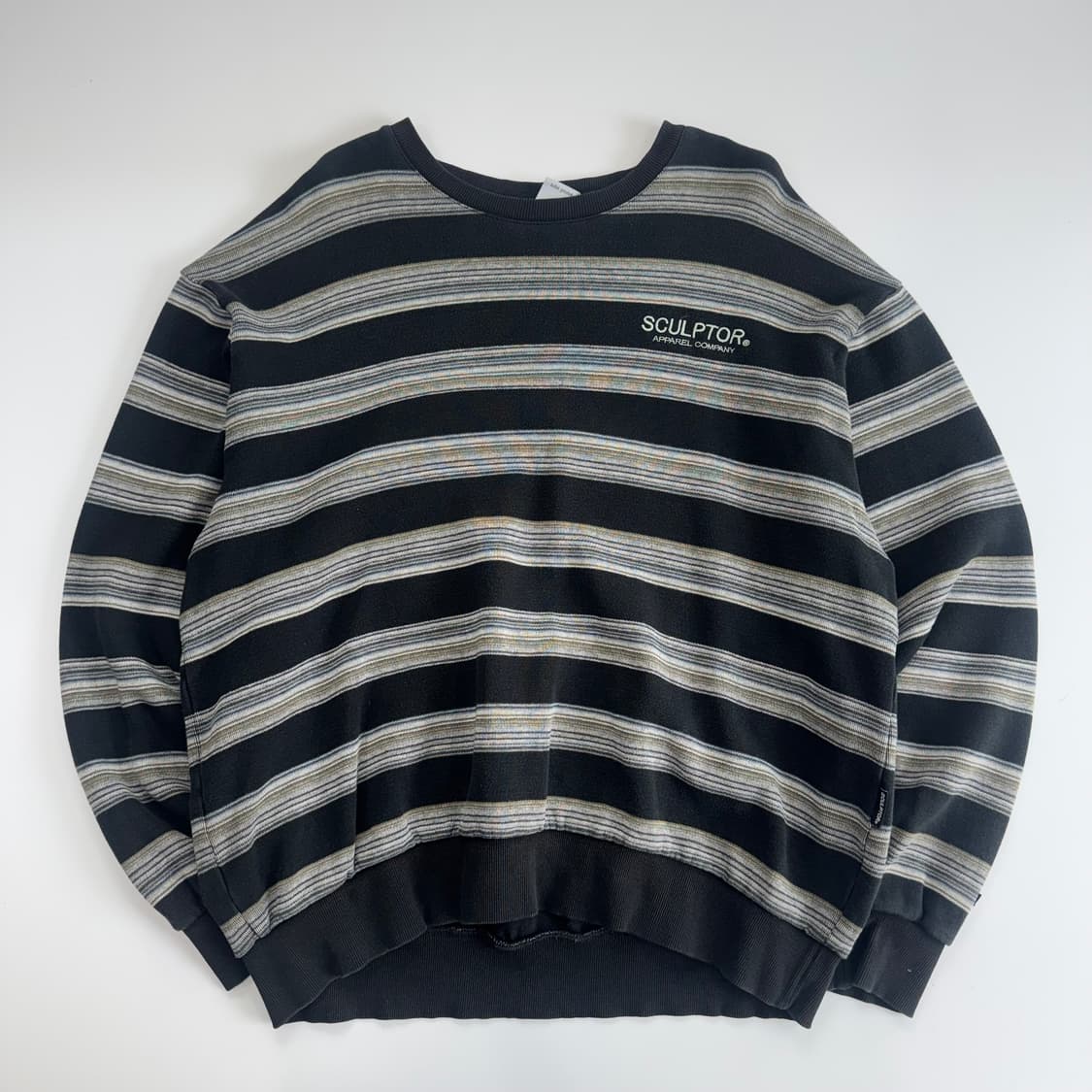 Sculptor 스컬프터 스트라이프 블랙 맨투맨 상품이미지3
