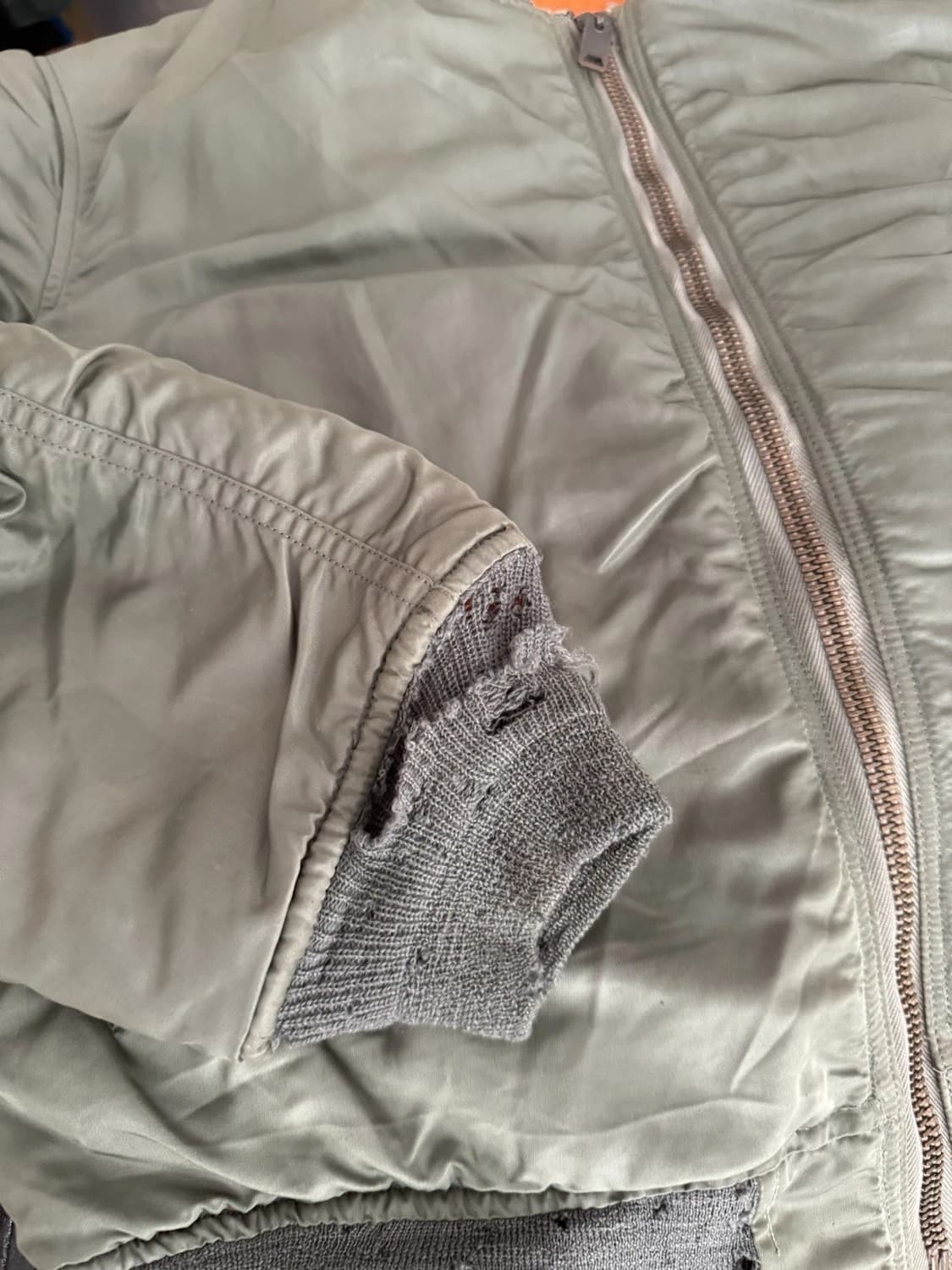 1976s 알파 인더스트리 MA-1 플라이트 붐버 자켓 상품이미지8