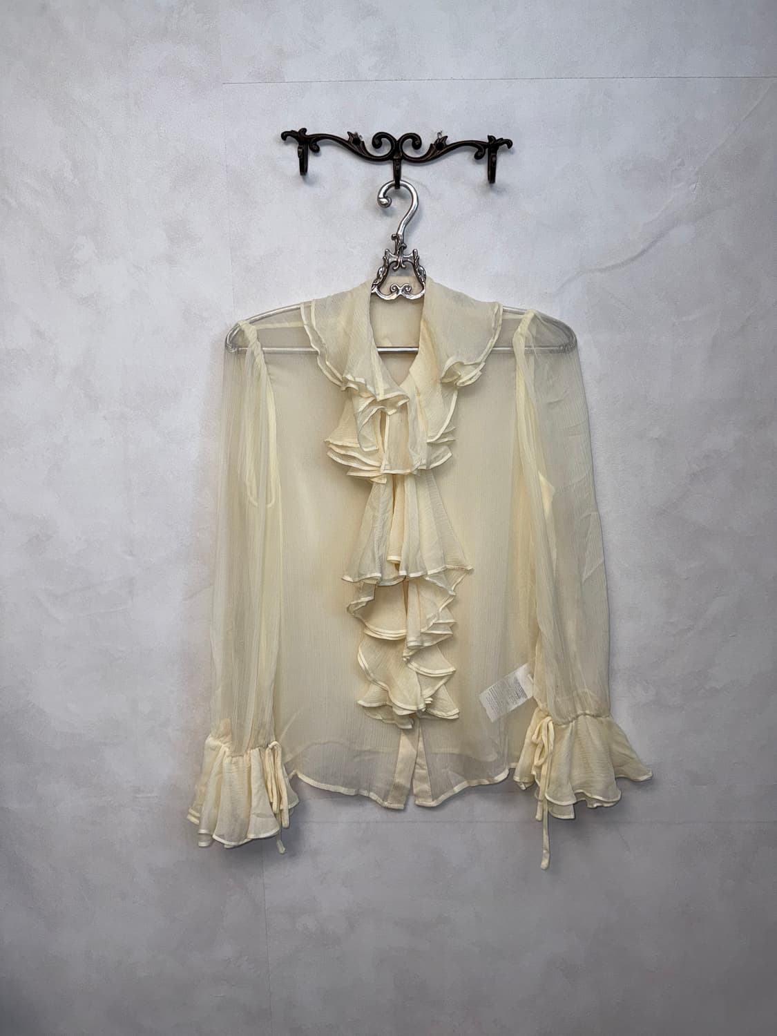 Ivory ruffle button silk blouse  상품이미지1