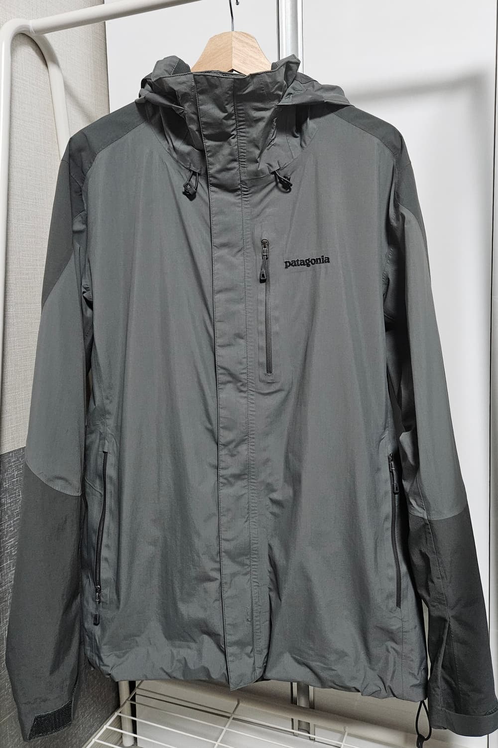 [L] Patagonia Piolet Gore-tex Jacket 상품이미지1